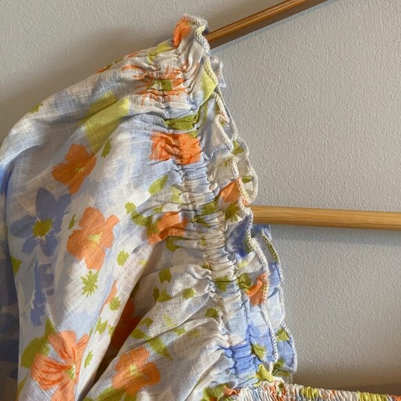 Billabong Floral Cropped Blouse with Smocked Bodice and Billow Sleeves - Picture 2 of 9